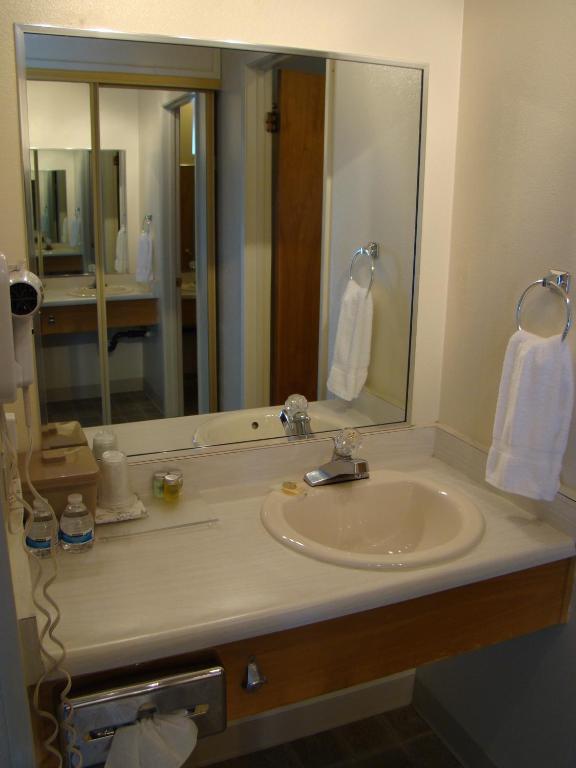 Ponderosa Gardens Motel - Queen Room Met Twee Queensize Bedden