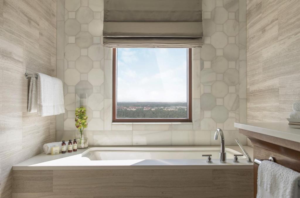 Ein Badezimmer in der Unterkunft Four Seasons Resort Orlando at Walt Disney World Resort