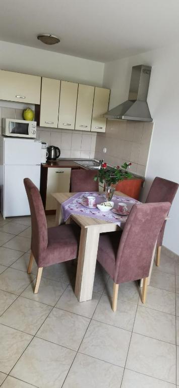 Kuchyň nebo kuchyňský kout v ubytování Apartments Zdenka