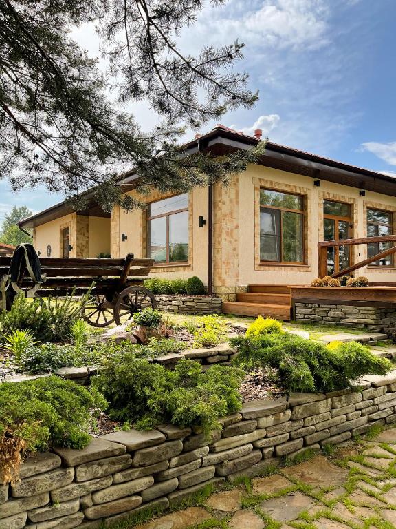 Дом напротив озера Butykovo Village Club - отзывы и видео