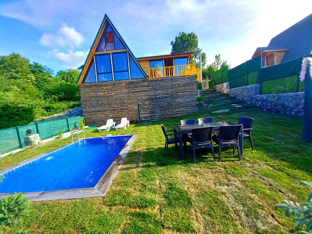 The swimming pool at or close to Dorabungalov