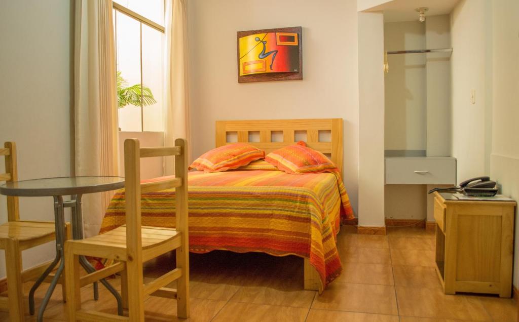 Postel nebo postele na pokoji v ubytování Takora Inn