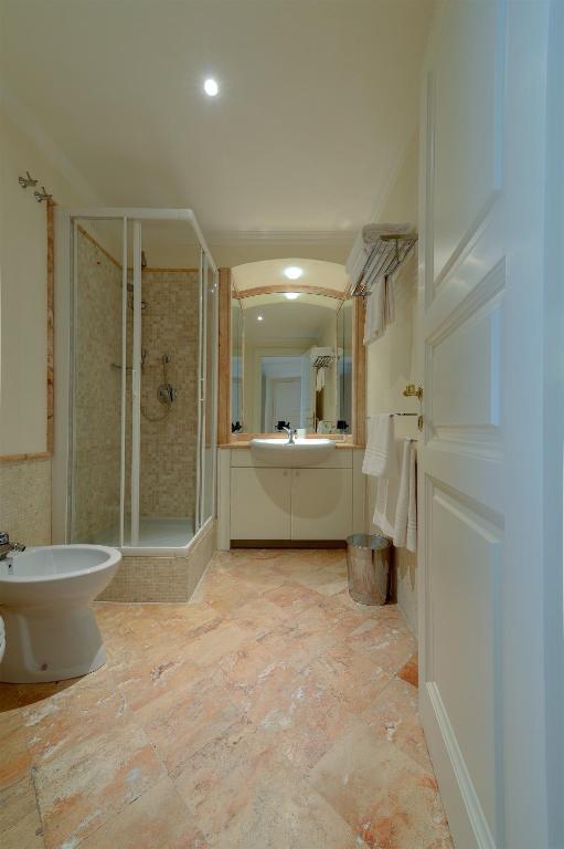 Łazienka w obiekcie Polinari Rooms San Pietro Roma