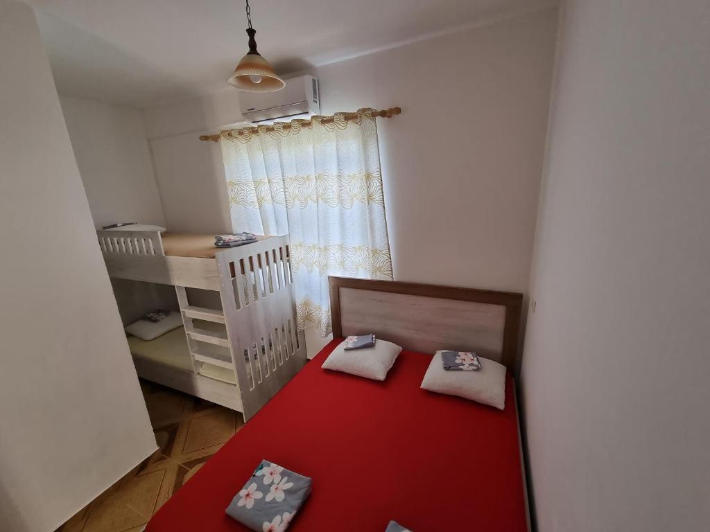 Ένα ή περισσότερα κρεβάτια σε δωμάτιο στο Roan Apartments