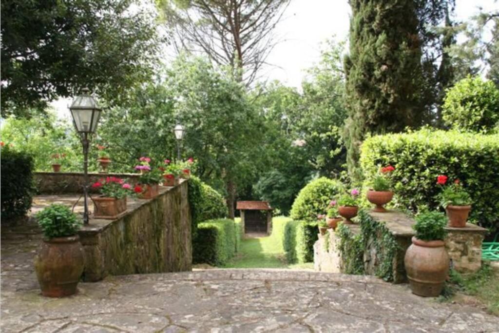 Vonkajšia záhrada v ubytovaní CASA LA TORRE un castello alle porte di Firenze