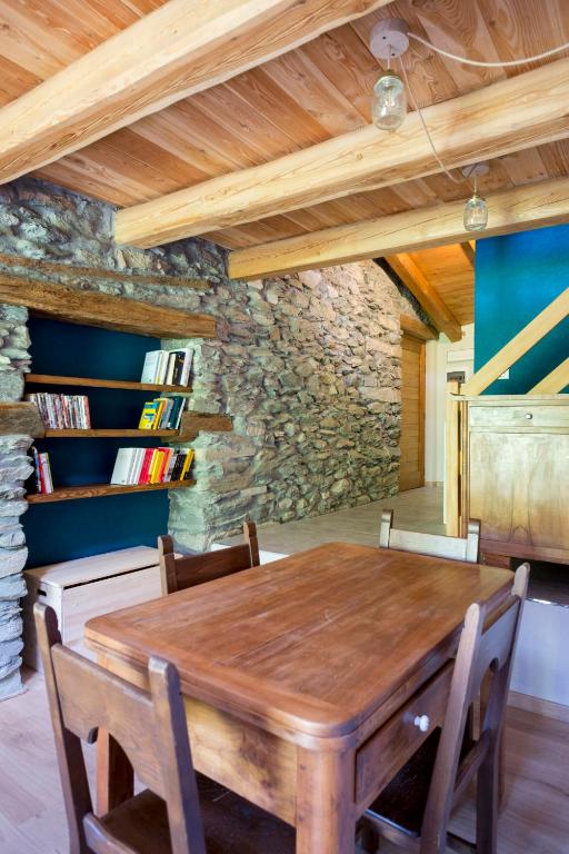 Knižnica v apartmáne