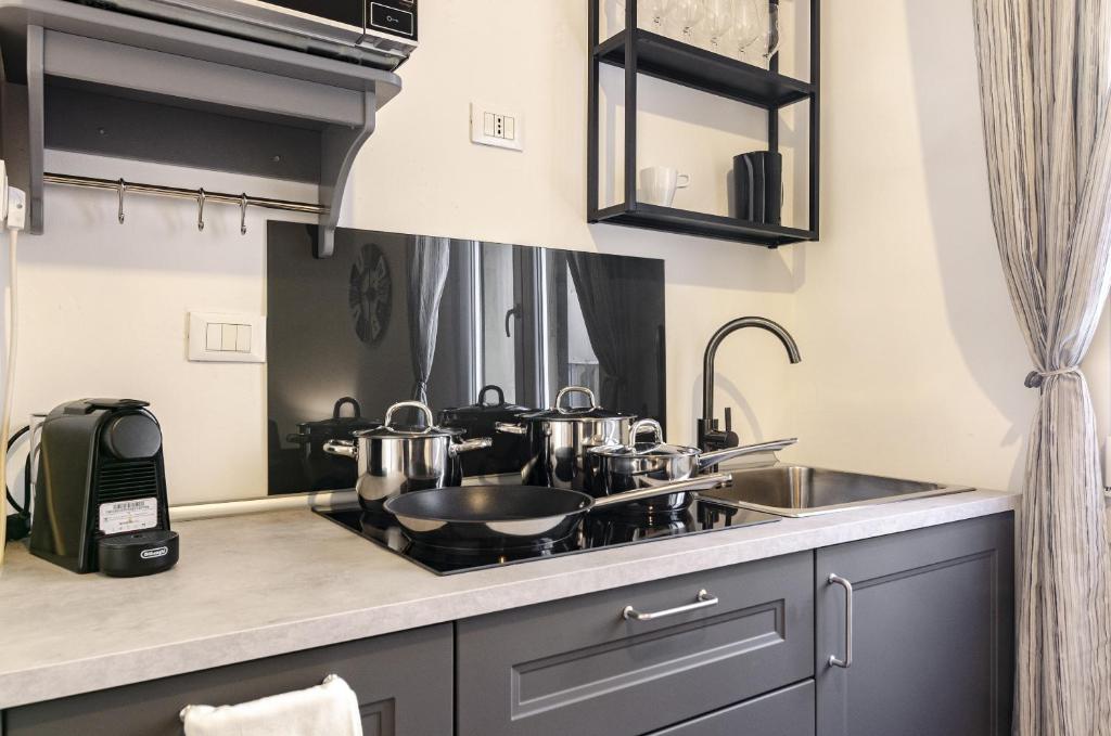 A kitchen or kitchenette at Casa Galliera