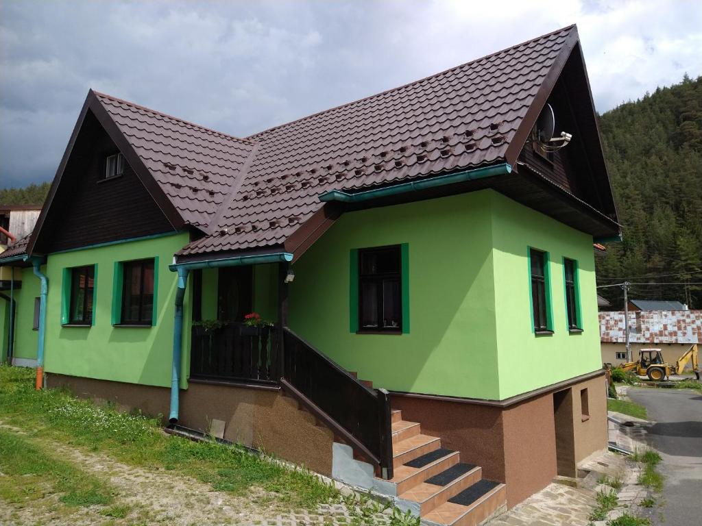 a green and brown house with a brown roof at Zelená chalupa Vernár in Vernár