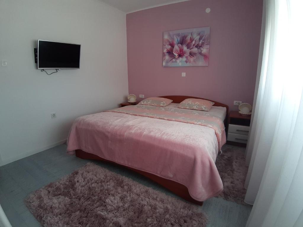 Postel nebo postele na pokoji v ubytování Apartmani Cobanov Josipa