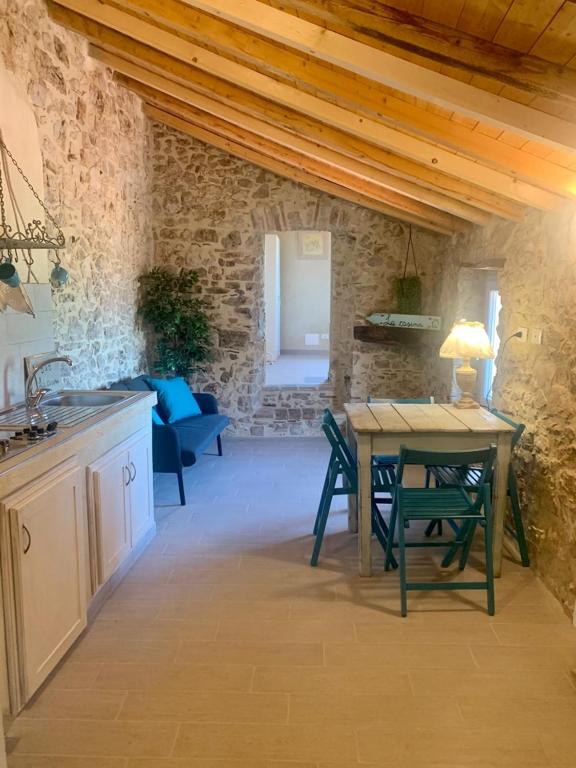 a kitchen with a table and chairs in a room at La casina in Sonnino