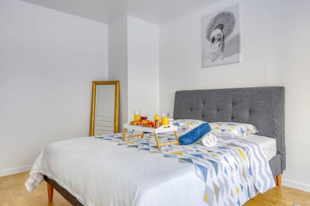 a bedroom with a bed with a tray of fruit on it at DÉPLACEMENT PRO &amp; TOURISME - NETFLIX - WIFI - Easy CHECK-IN in Bourg-la-Reine
