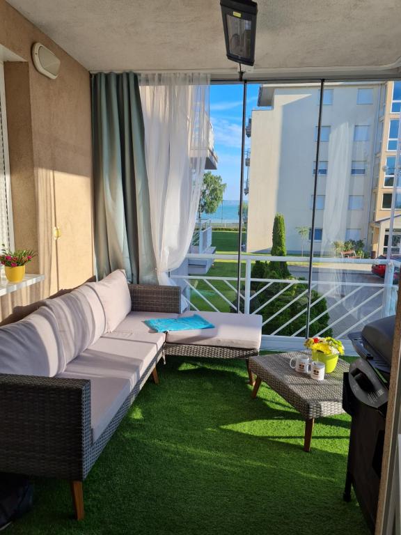 Posedenie v ubytovaní EDA Beach Apartman