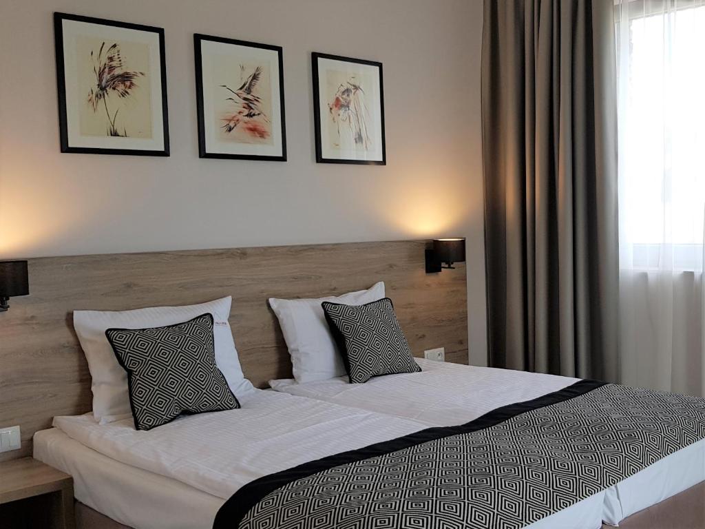 Postel nebo postele na pokoji v ubytování VILLA LIPOVA STEGNA pokoje i apartamenty dedykowane osobom dorosłym