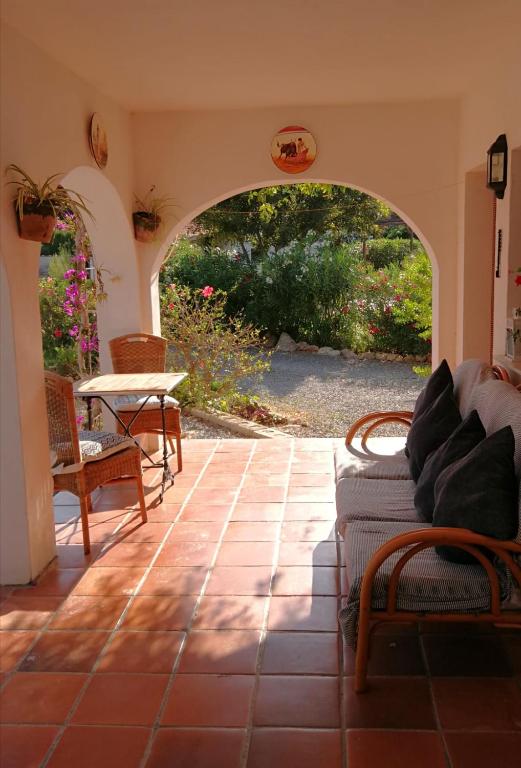 Booking.com: Studio Apartment in grosser Villa mit Pool , L ...
