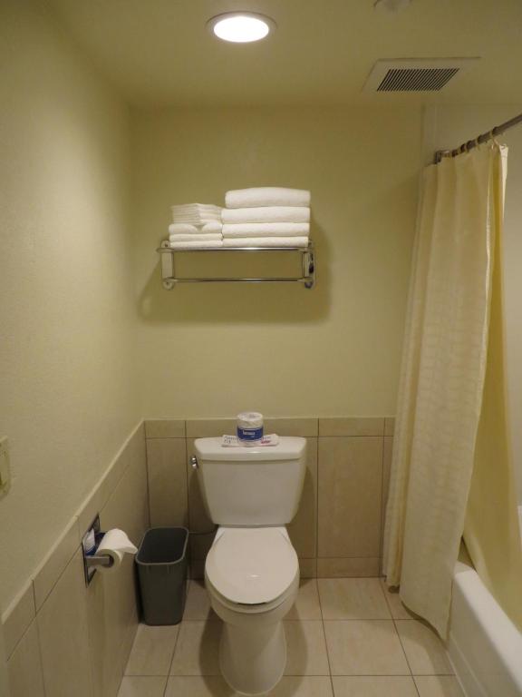 Anaheim Desert Inn & Suites photo