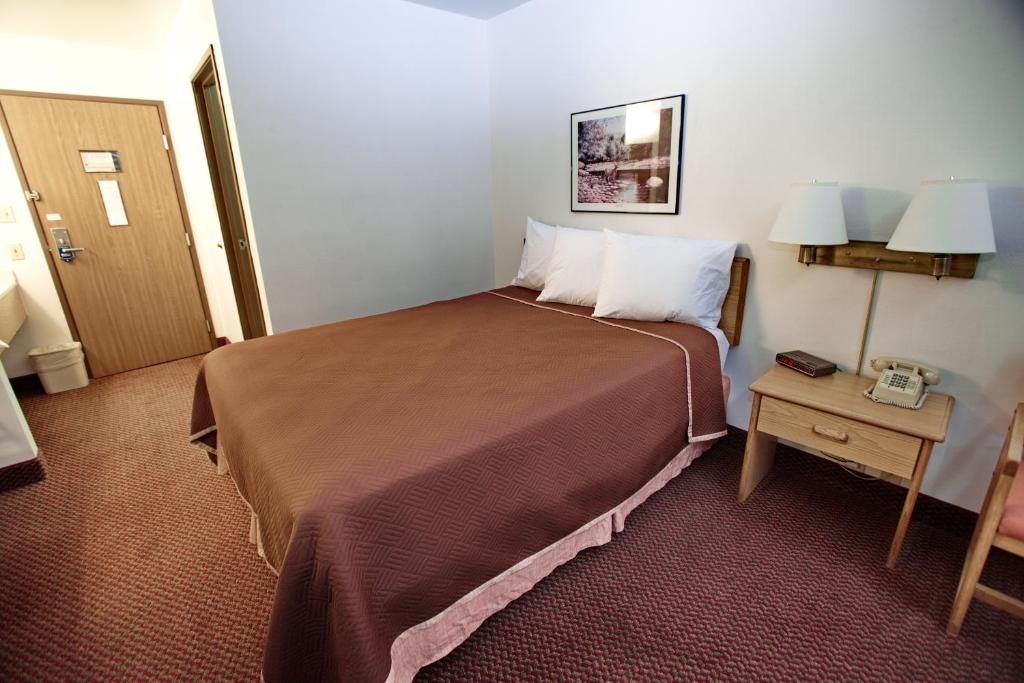 Postel nebo postele na pokoji v ubytování Travelodge by Wyndham Elko NV