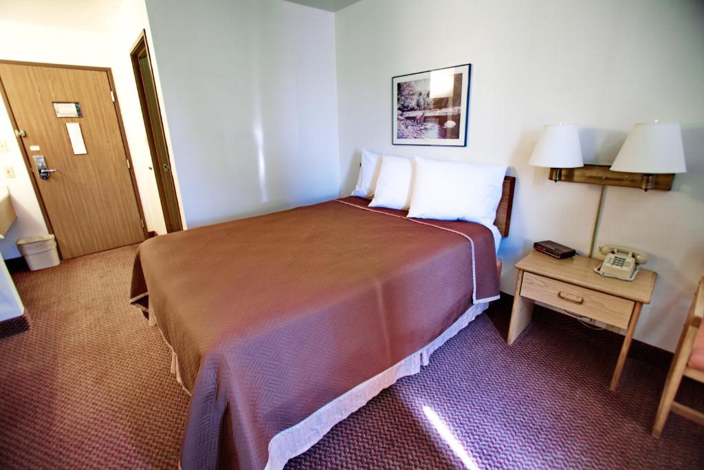Postel nebo postele na pokoji v ubytování Travelodge by Wyndham Elko NV