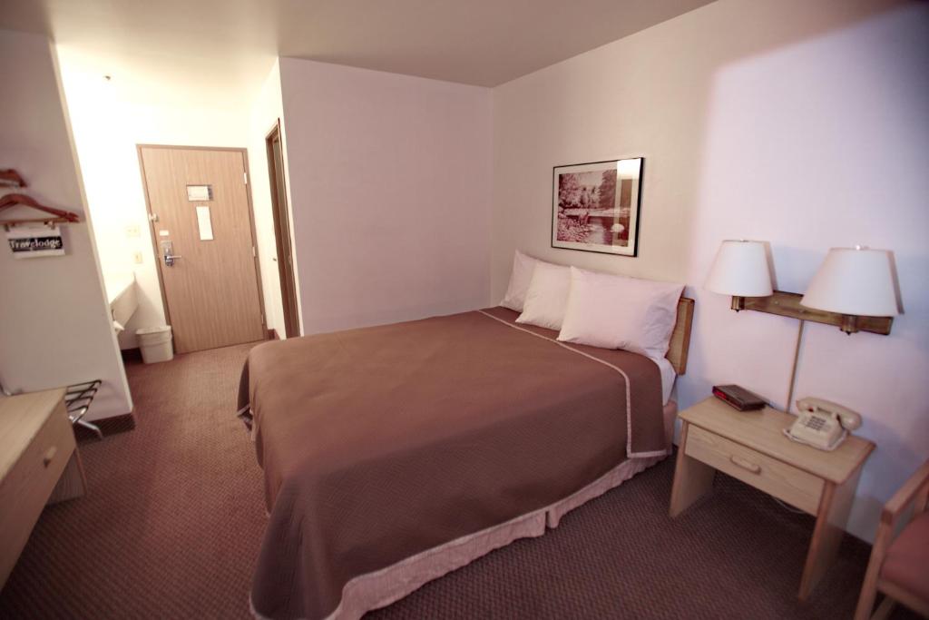 Postel nebo postele na pokoji v ubytování Travelodge by Wyndham Elko NV