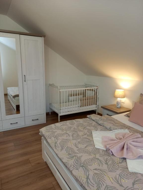 Postel nebo postele na pokoji v ubytování Apartmán pod Sivým vrchom