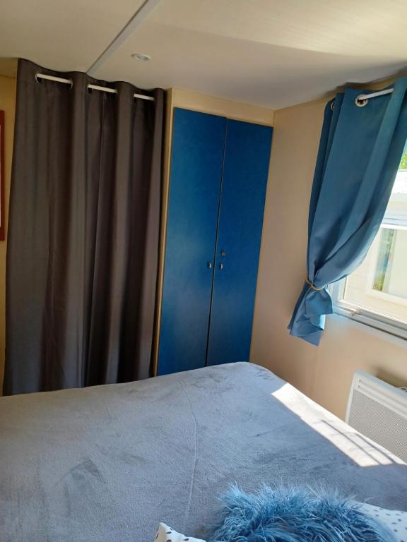 Postel nebo postele na pokoji v ubytování Flo's Mobil-Home