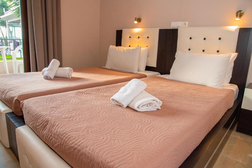 Postel nebo postele na pokoji v ubytování Tereza's Sunset Hotel