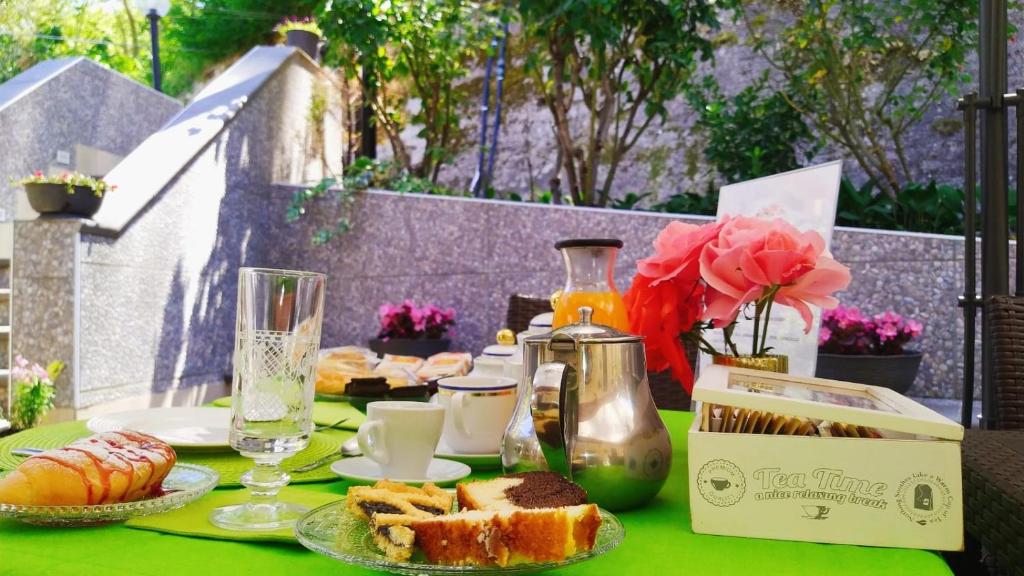 a table with a green table cloth with food on it at Il Roseto in Frosinone