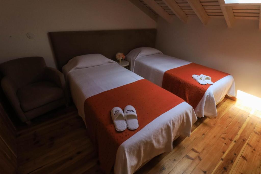Postel nebo postele na pokoji v ubytování QUINTA DO FALCÃO