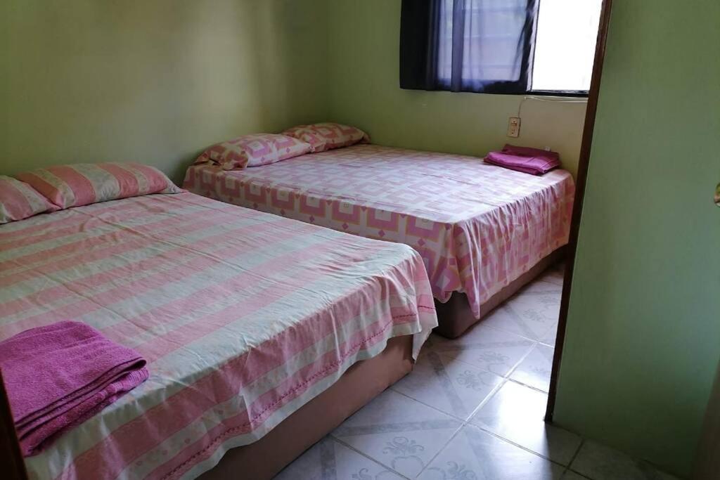 Postel nebo postele na pokoji v ubytování CASA CON TODO LOS SERVICIOS Y 2 RECAMARAS CLIMATIZADAS CON 2 CAMAS CADA UNO PARA 8 PERSONAs