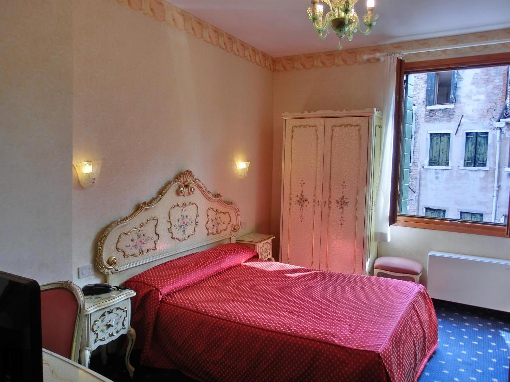 Gallery image of Hotel Diana in Venice