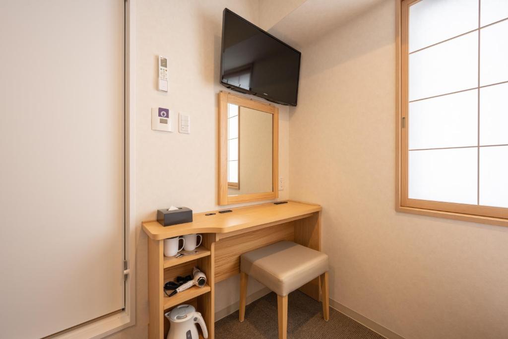 TV a/nebo společenská místnost v ubytování Fuji Hotel Kyoto Gojo
