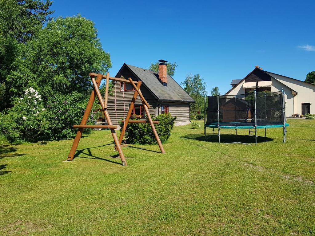 Herní místnost nebo prostor pro děti v ubytování Rīteņi