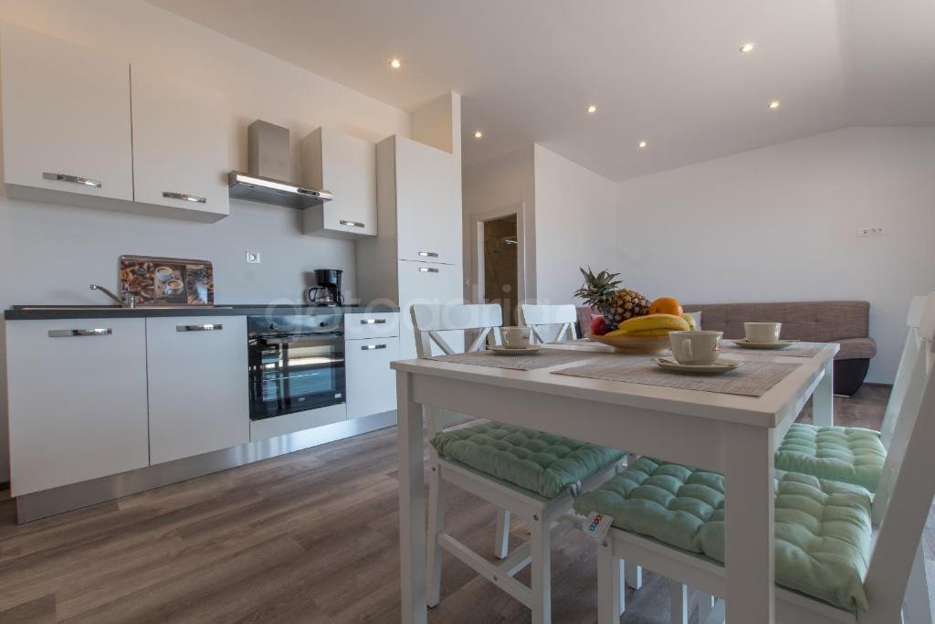 Kuchyňa alebo kuchynka v ubytovaní Seaview Penthouse Milano