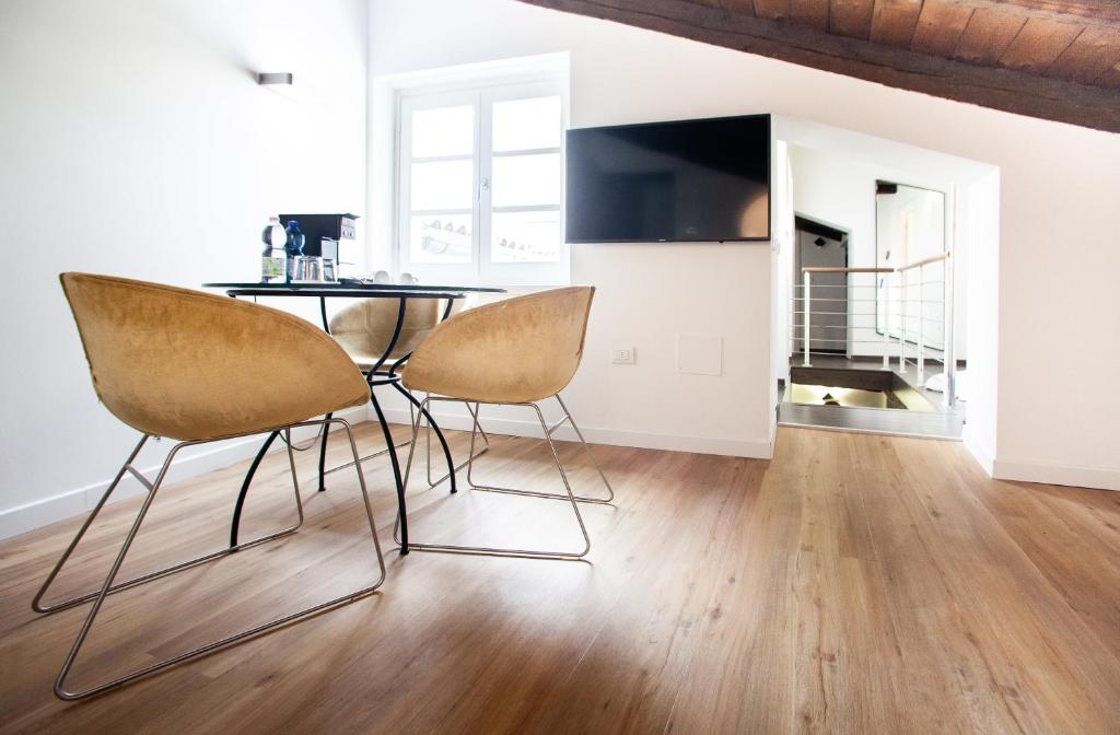 TV a/nebo společenská místnost v ubytování Urban Hotel Design