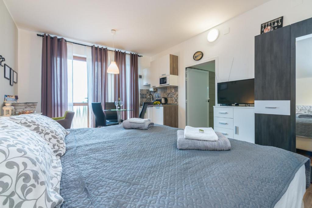 Posteľ alebo postele v izbe v ubytovaní Apartman Chiara