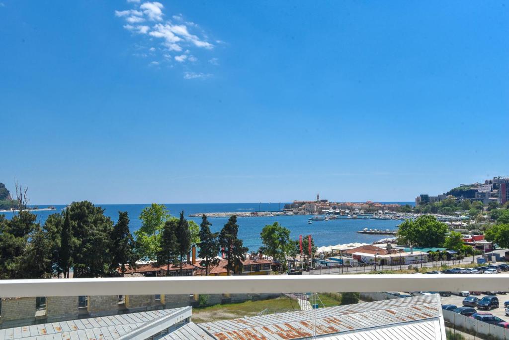 Apartments Menuet - Apartment With Sea View