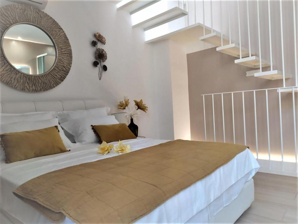 En eller flere senge i et værelse på Valentina's Luxury House