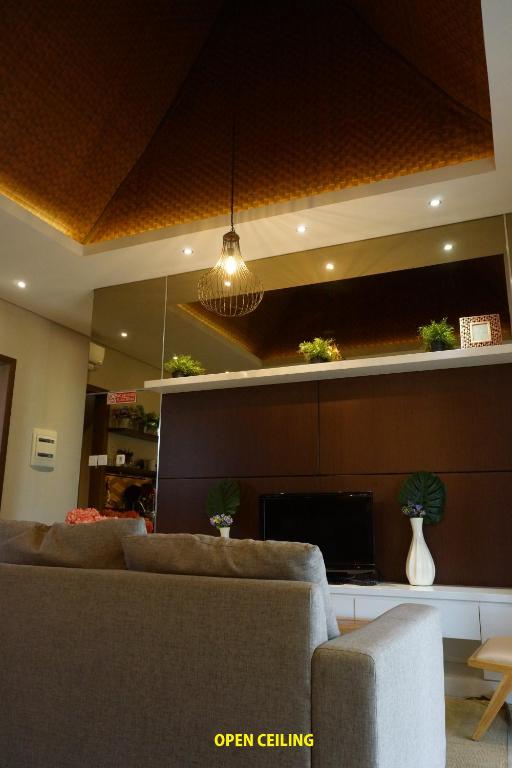 TV a/nebo společenská místnost v ubytování Vimala Hills Resort Cozy Villa Puncak Gadog Bogor