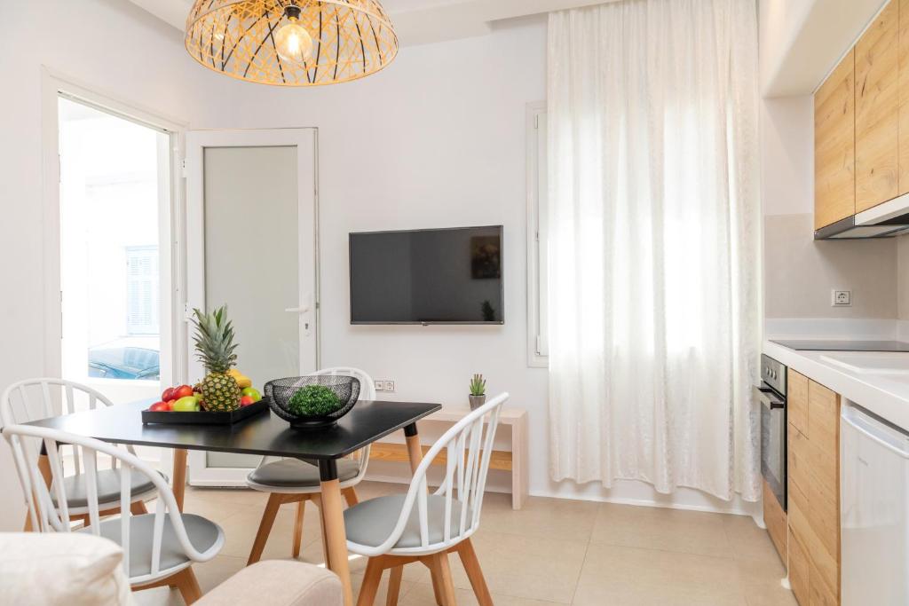 Kuchyň nebo kuchyňský kout v ubytování Naxos DownTown Apartments & Suites