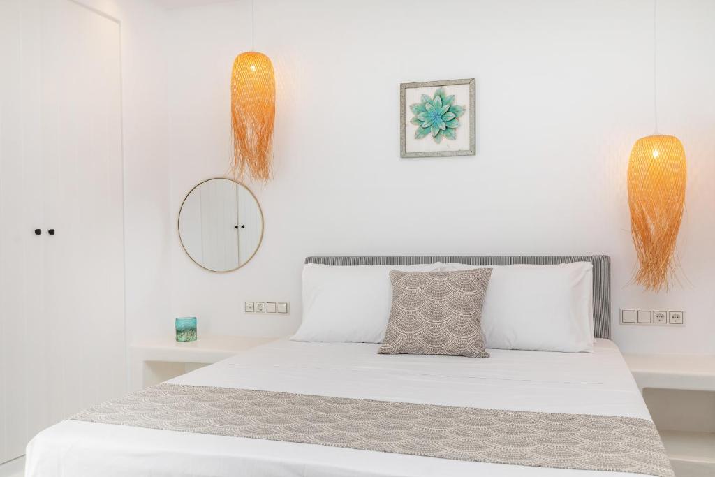 Postel nebo postele na pokoji v ubytování Naxos DownTown Apartments & Suites