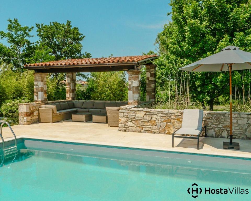 Basen w obiekcie Villa Cypress by Istrian Country Houses lub w pobliżu