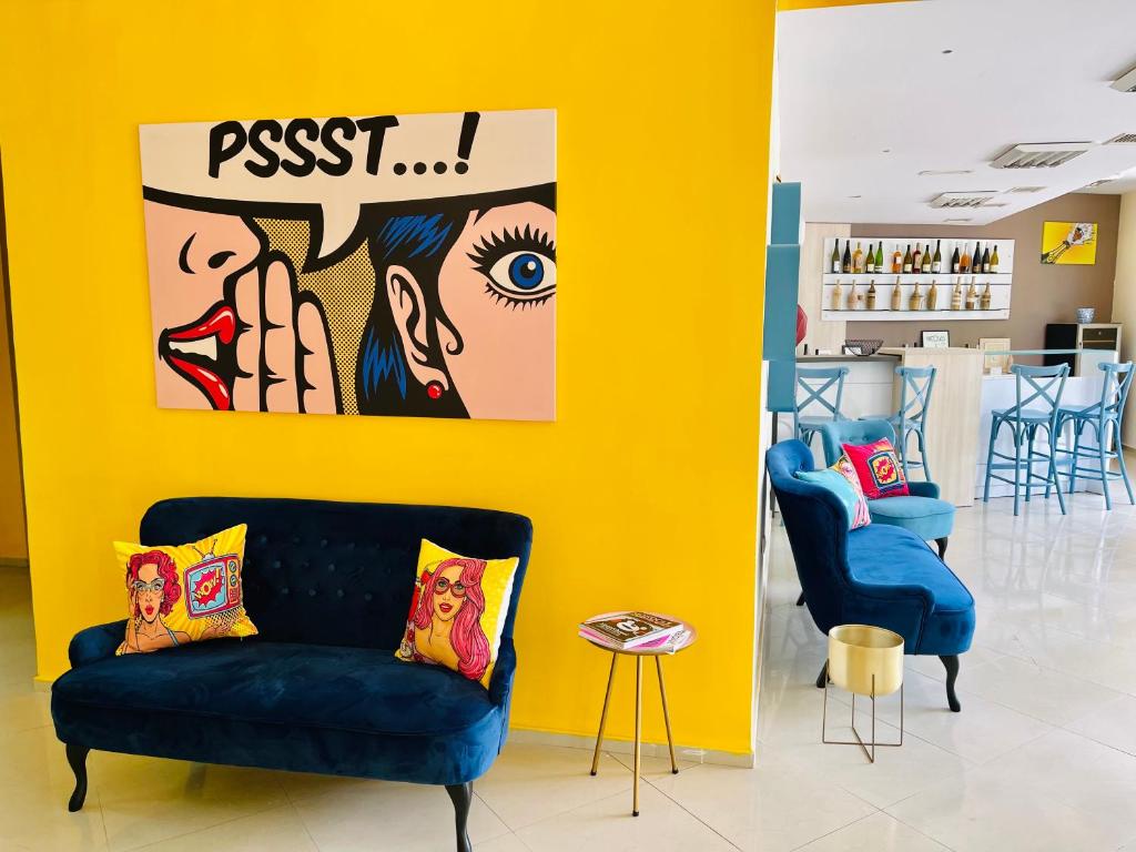 Posezení v ubytování Pop Аrt Bungalows
