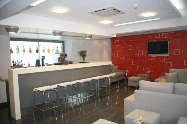 TV a/nebo společenská místnost v ubytování Hotel Des Roses