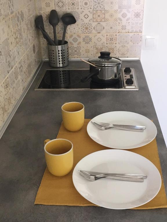 Kuchyňa alebo kuchynka v ubytovaní Levendulakert Siófok Apartmanház