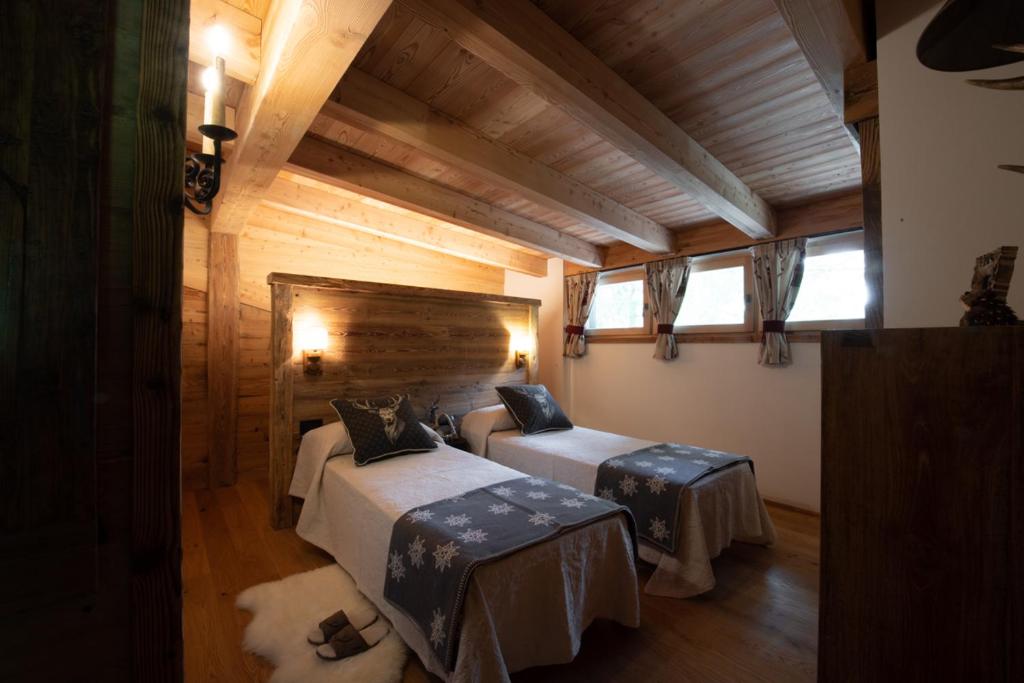 Postel nebo postele na pokoji v ubytování Chalet degli Abeti by AMA Val di Fassa