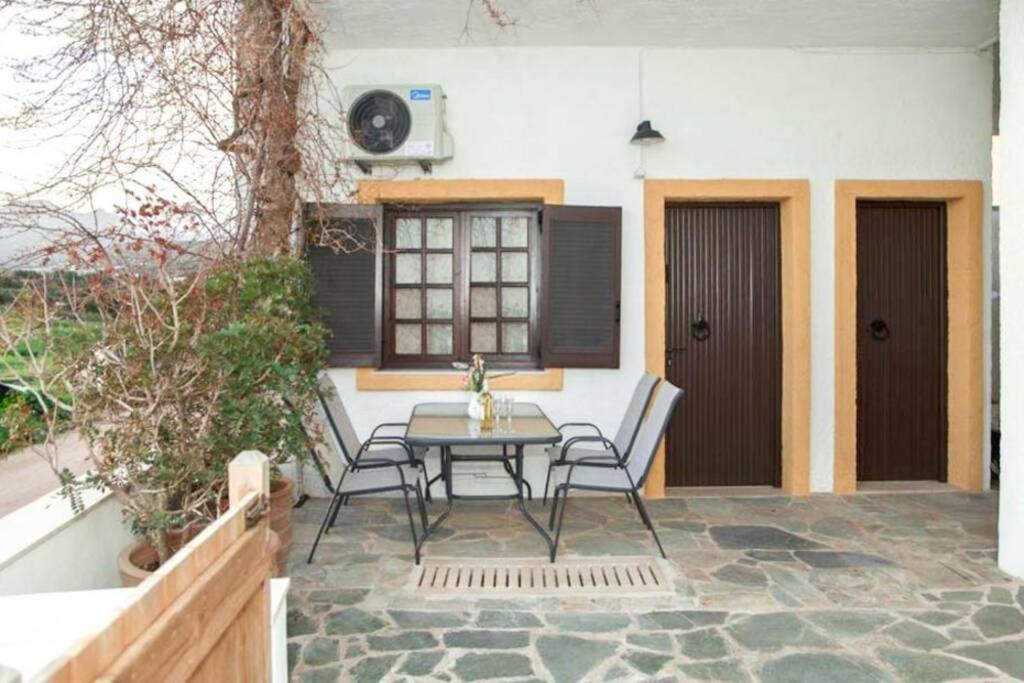 Fotografie z fotogalerie ubytování Seaside Family house with playground - El Zachos v destinaci Makrigialos