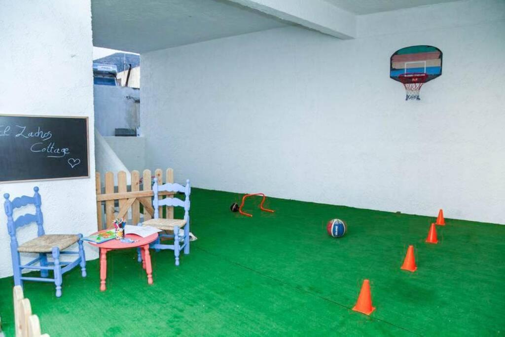 Fotografie z fotogalerie ubytování Seaside Family house with playground - El Zachos v destinaci Makrigialos