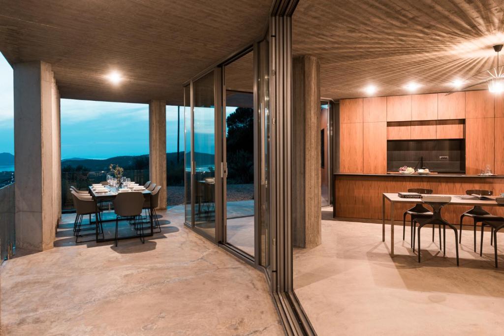 Kép Unique Villa Ori sleeps8 private pool Gialova szállásáról Píla városában a galériában