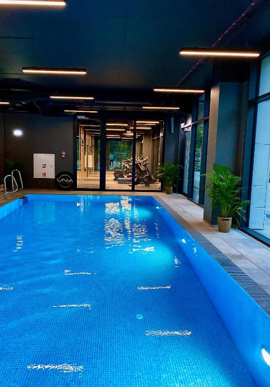 Bazén v ubytovaní EASY RENT Apartments - Crystal alebo v jeho blízkosti