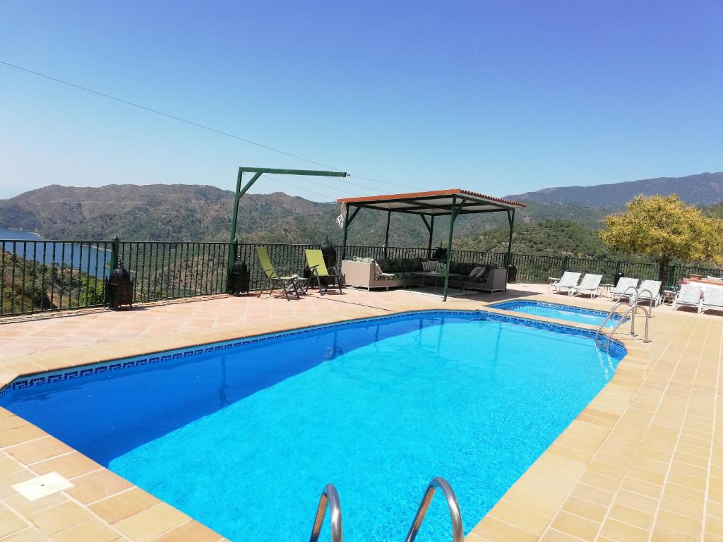 5 bedrooms villa with lake view private pool and enclosed ...