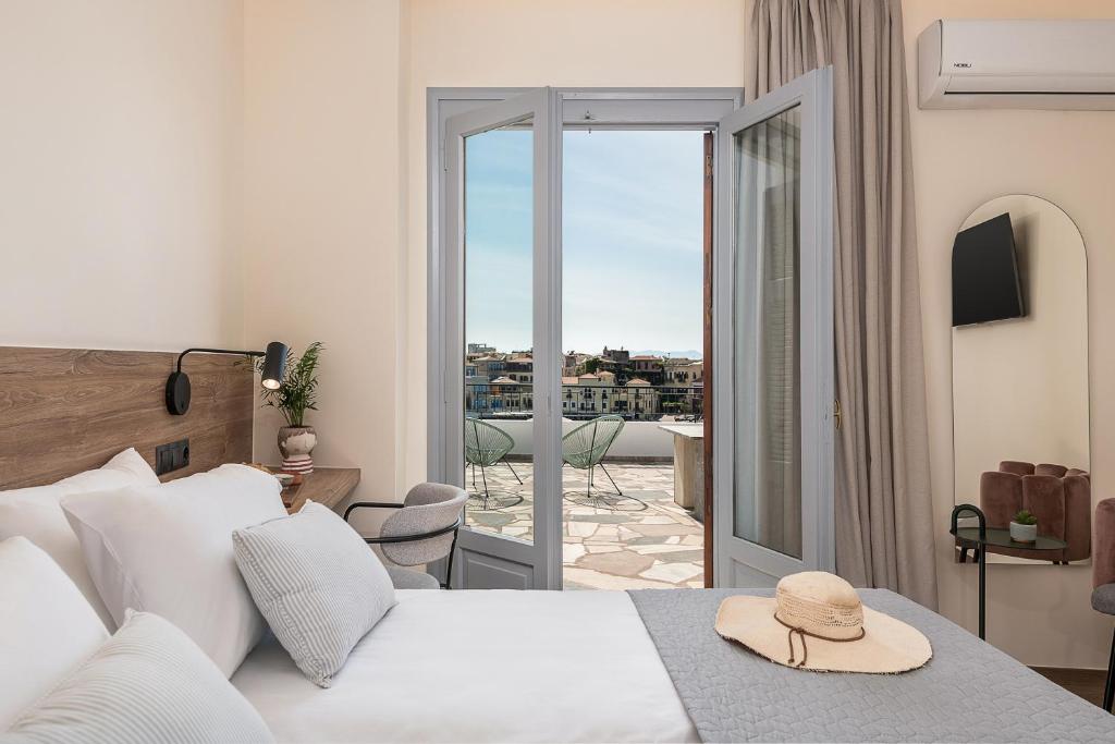Postel nebo postele na pokoji v ubytování Amphitrite Hotel